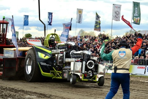 Green-Monster-Team erfolgreich beim Auftakt zur Tractor-Puller-Saison