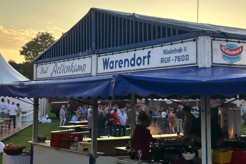 Grillen für den guten Zweck in Warendorfs „Kultimbissbude“