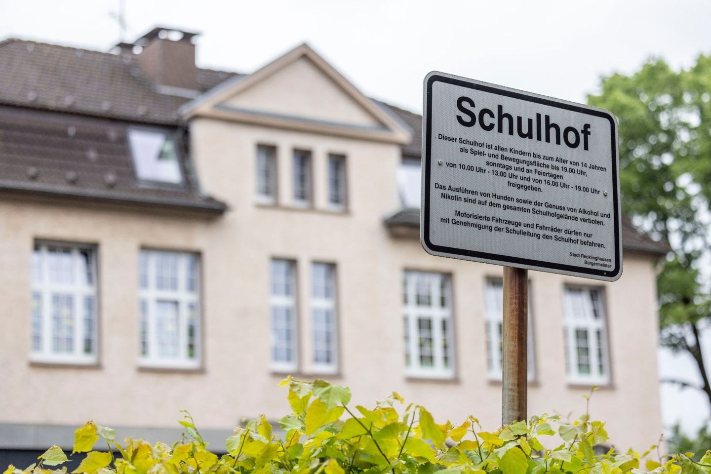 Grundschüler aus Recklinghausen entdeckten die Leiche des Opfers auf ihrem Schulhof. Nun steht der mutmaßliche Täter vor Gericht.