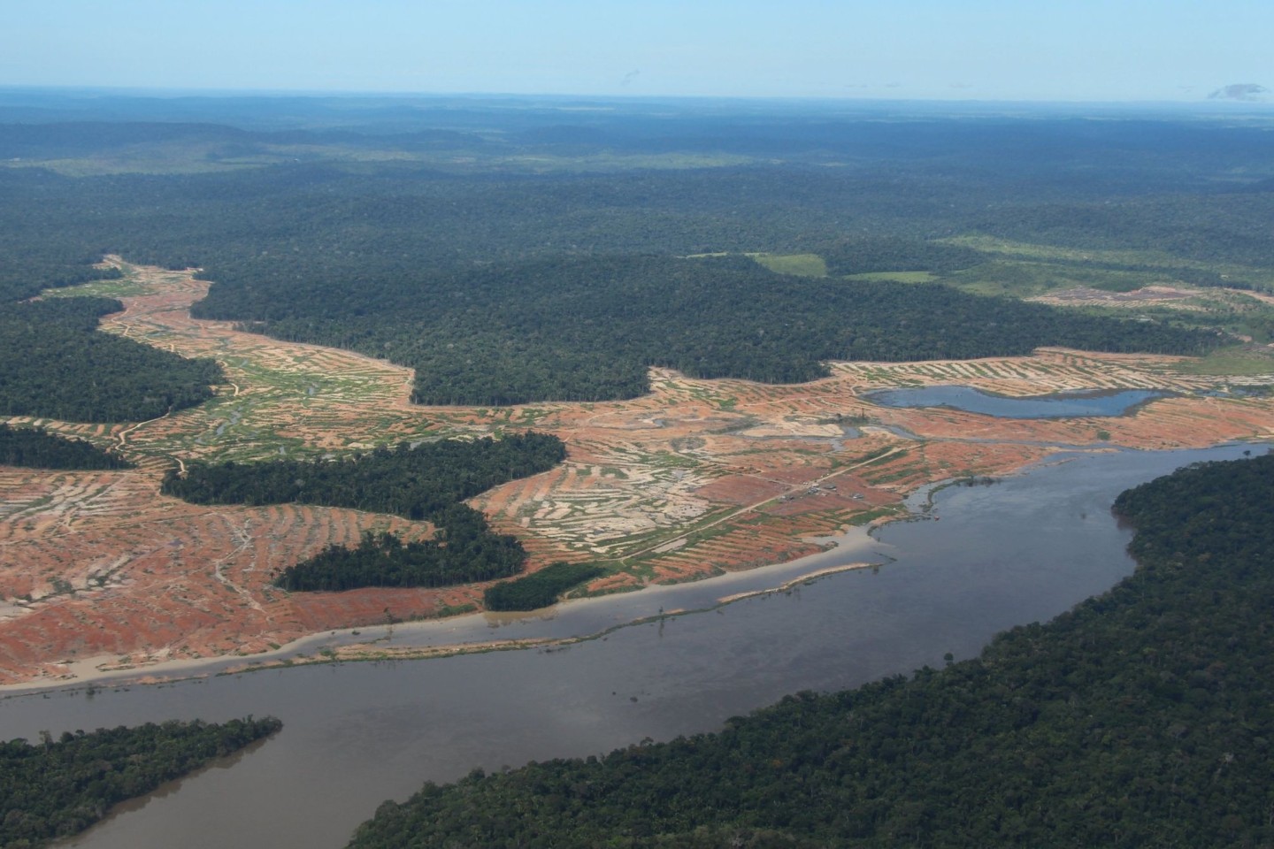 Am Rande des Juruena-Nationalparks im Amazonas-Regenwald sind gerodete Flächen zu sehen.
