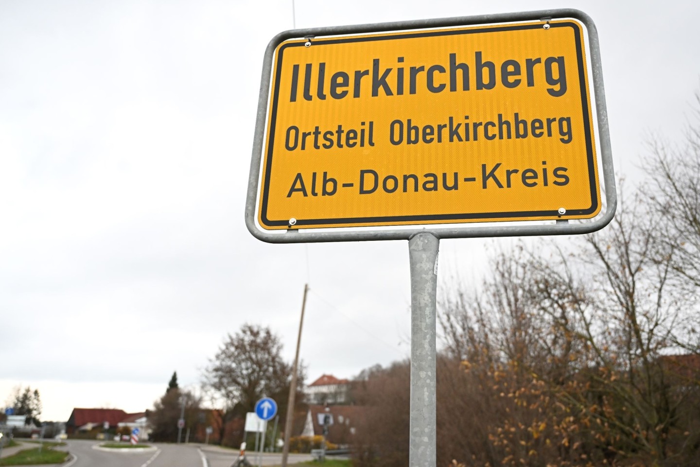 Das Ortsschild von Illerkirchberg. Zwei Mädchen wurden hier auf ihrem Schulweg angegriffen.