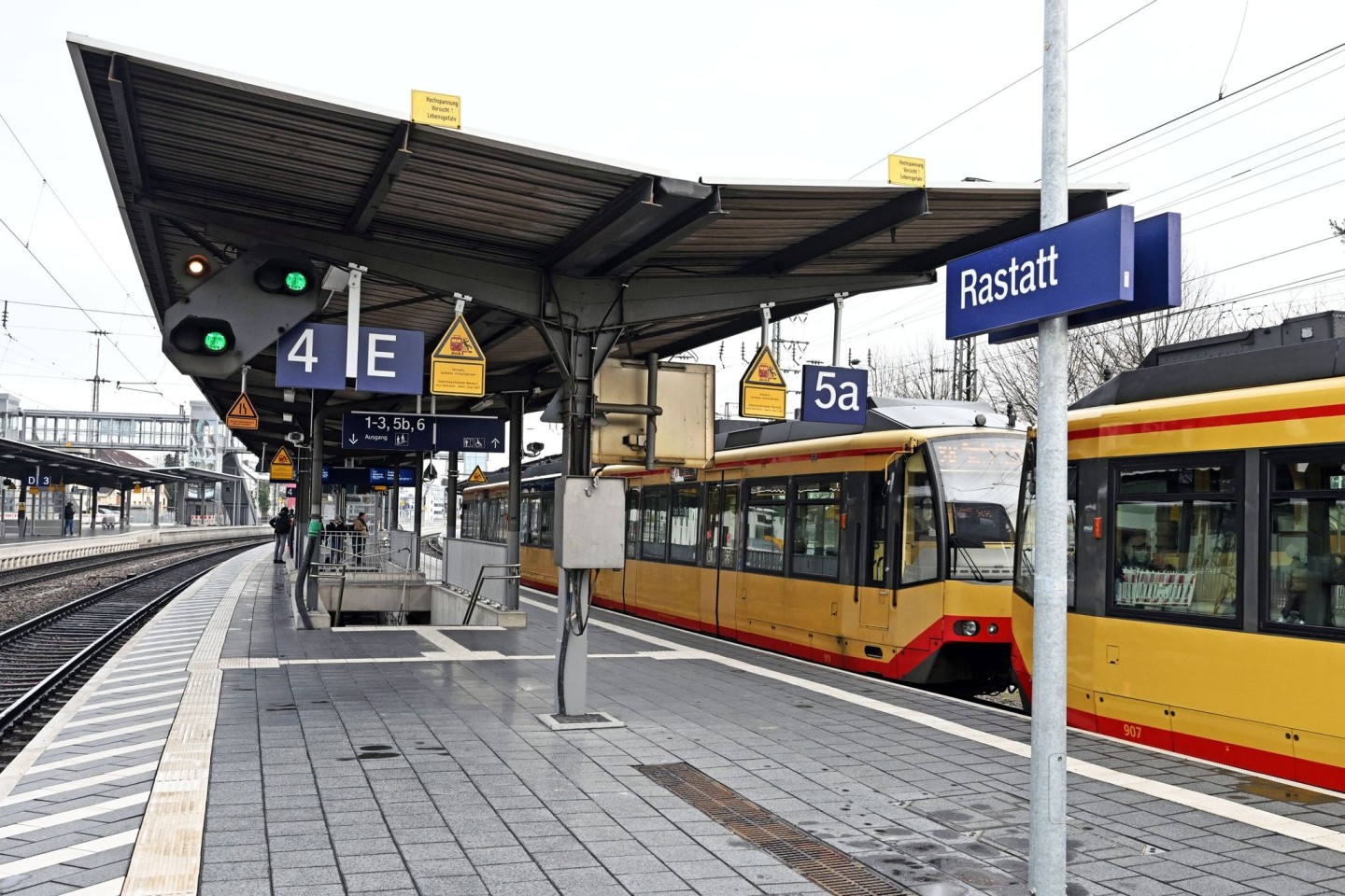 Ein Bahnsteig am Bahnhof Rastatt. Dort haben zwei Mädchen eine 14-Jährige brutal zusammengeschlagen.