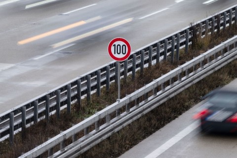 Berlin: 18-jähriger Fahranfänger mit Tempo 280 auf Autobahn 