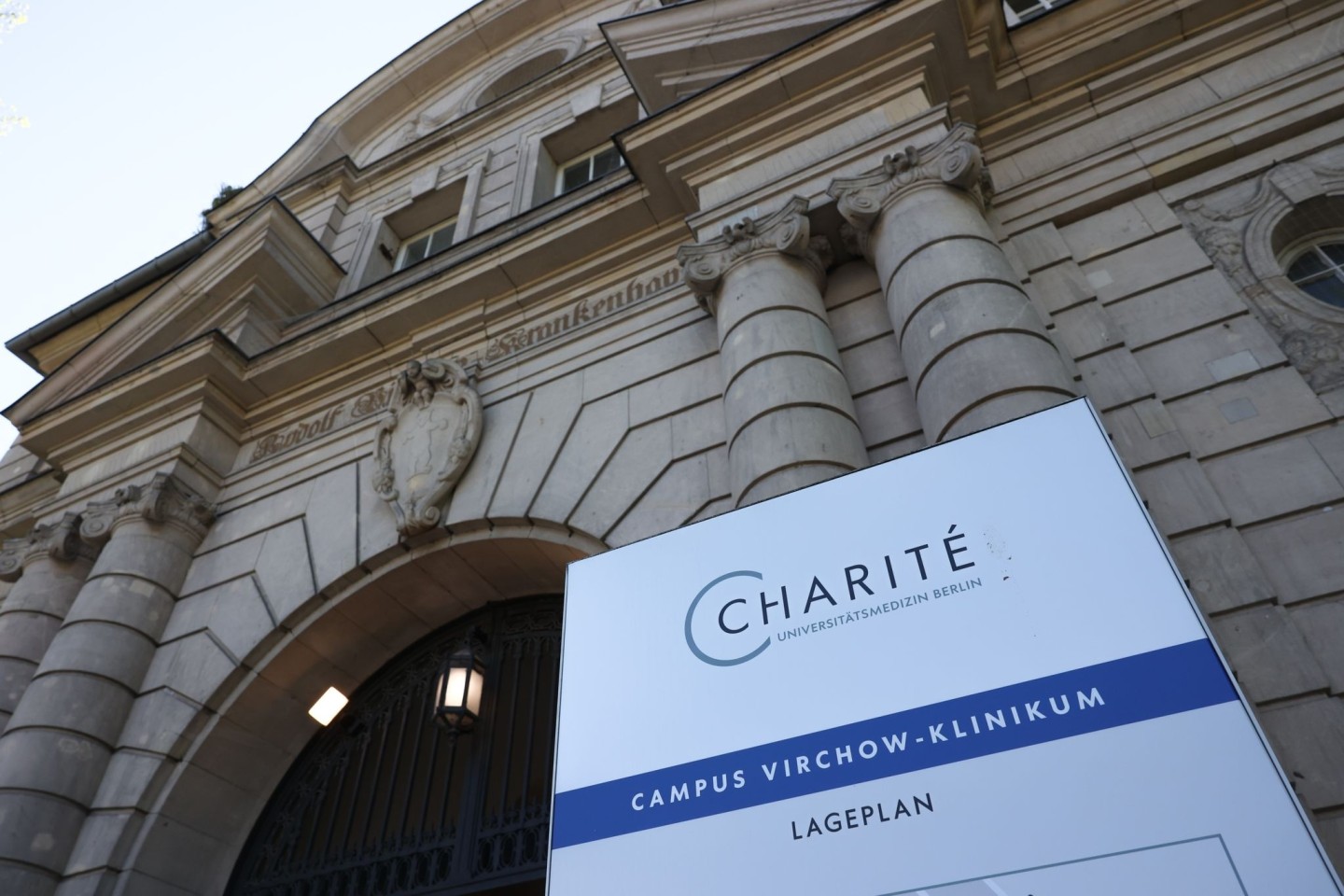 Nach dem Tod von zwei Patienten der Charité in Berlin steht ein Kardiologe unter Mordverdacht.