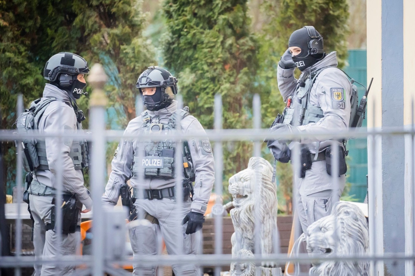 Die Polizei geht in Berlin-Neukölln gegen Clan-Kriminalität vor.