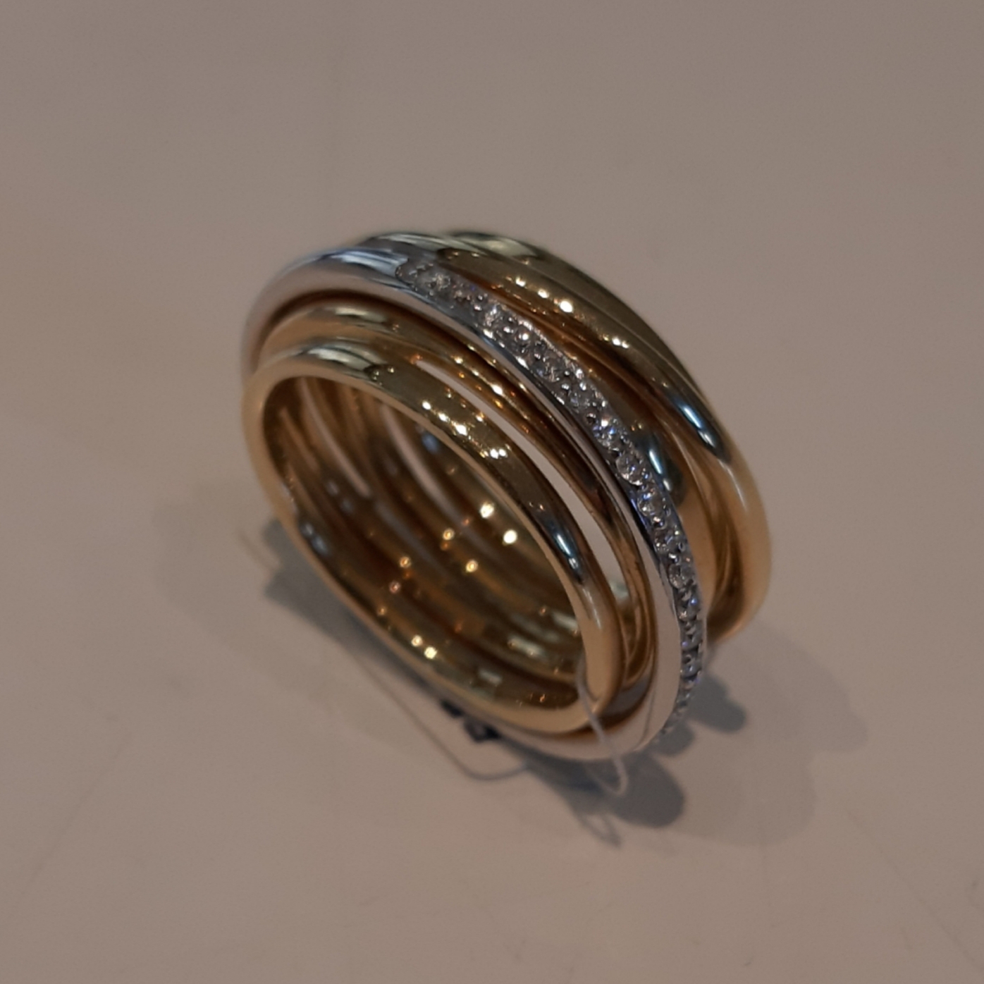 Ring 585/°°° Gelbgold mit Brillanten in Weißgold gefasst