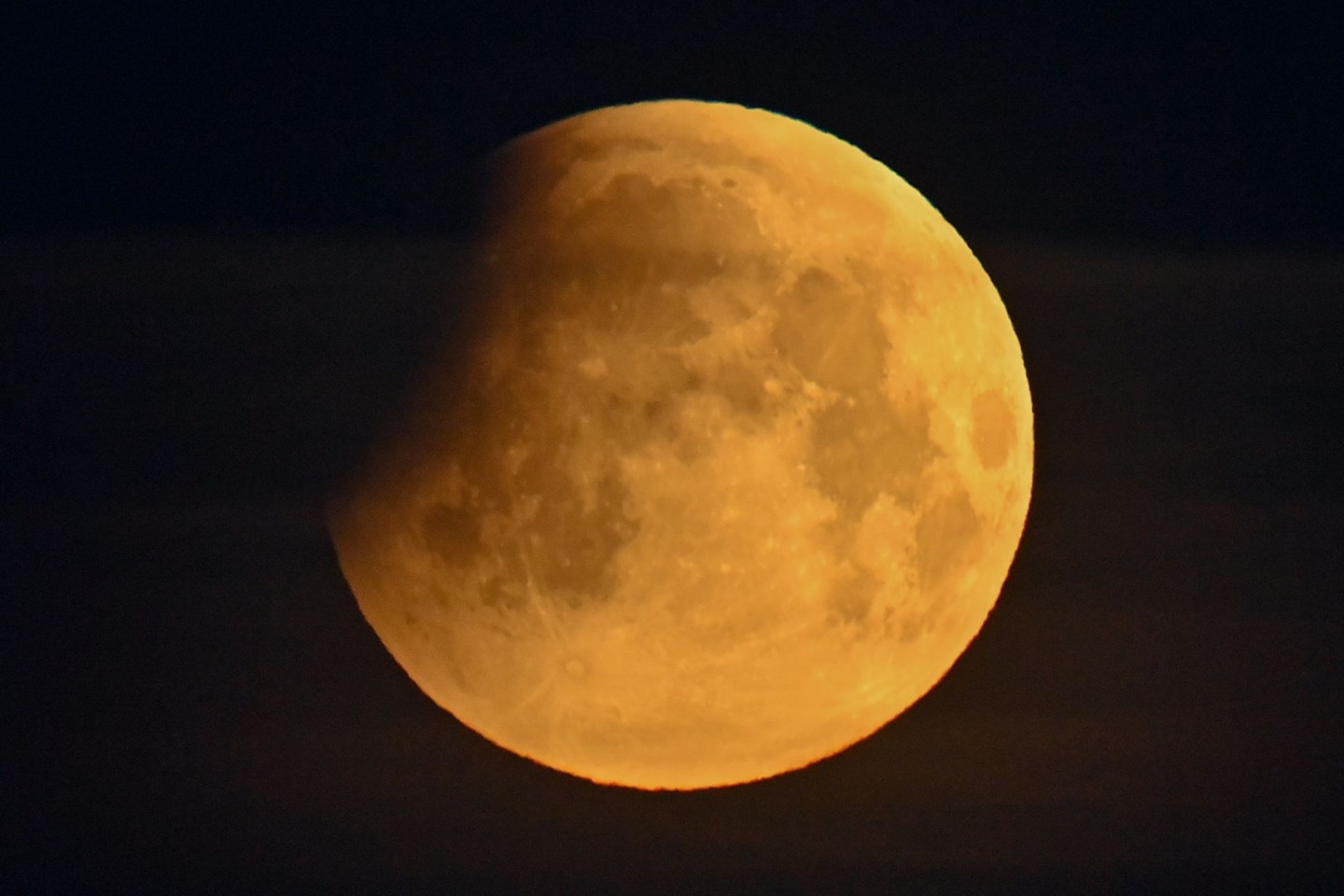 Der Monat Oktober bietet eine partielle Mondfinsternis, die in ihrer vollen Länge von Mitteleuropa aus zu beobachten ist. (Archivbild)