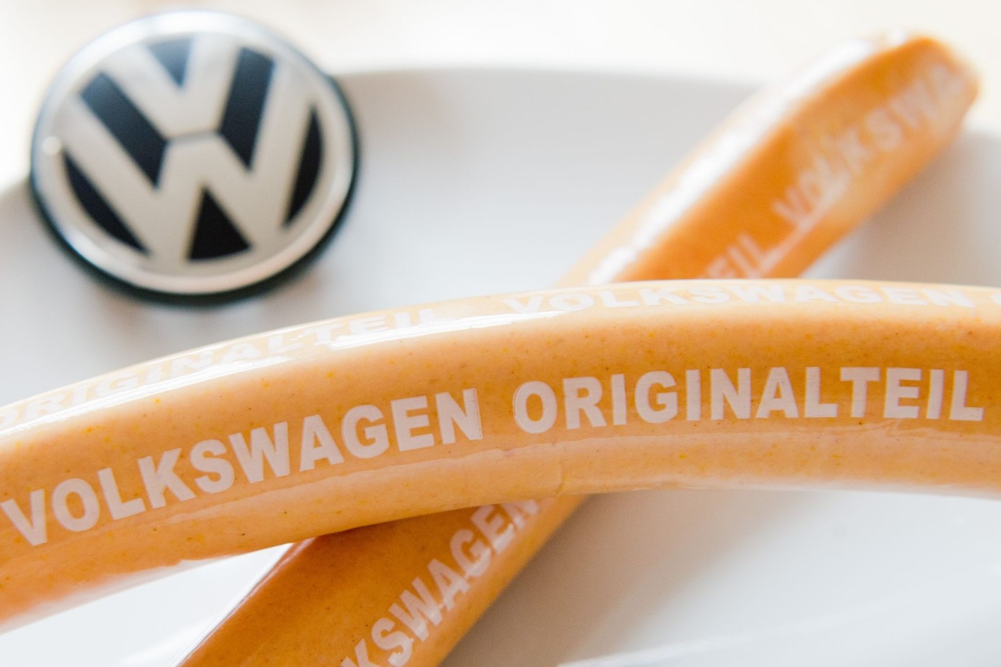 Im Wolfsburger Vorstandshochhaus steht die VW-Currywurst bald wieder auf dem Speiseplan.