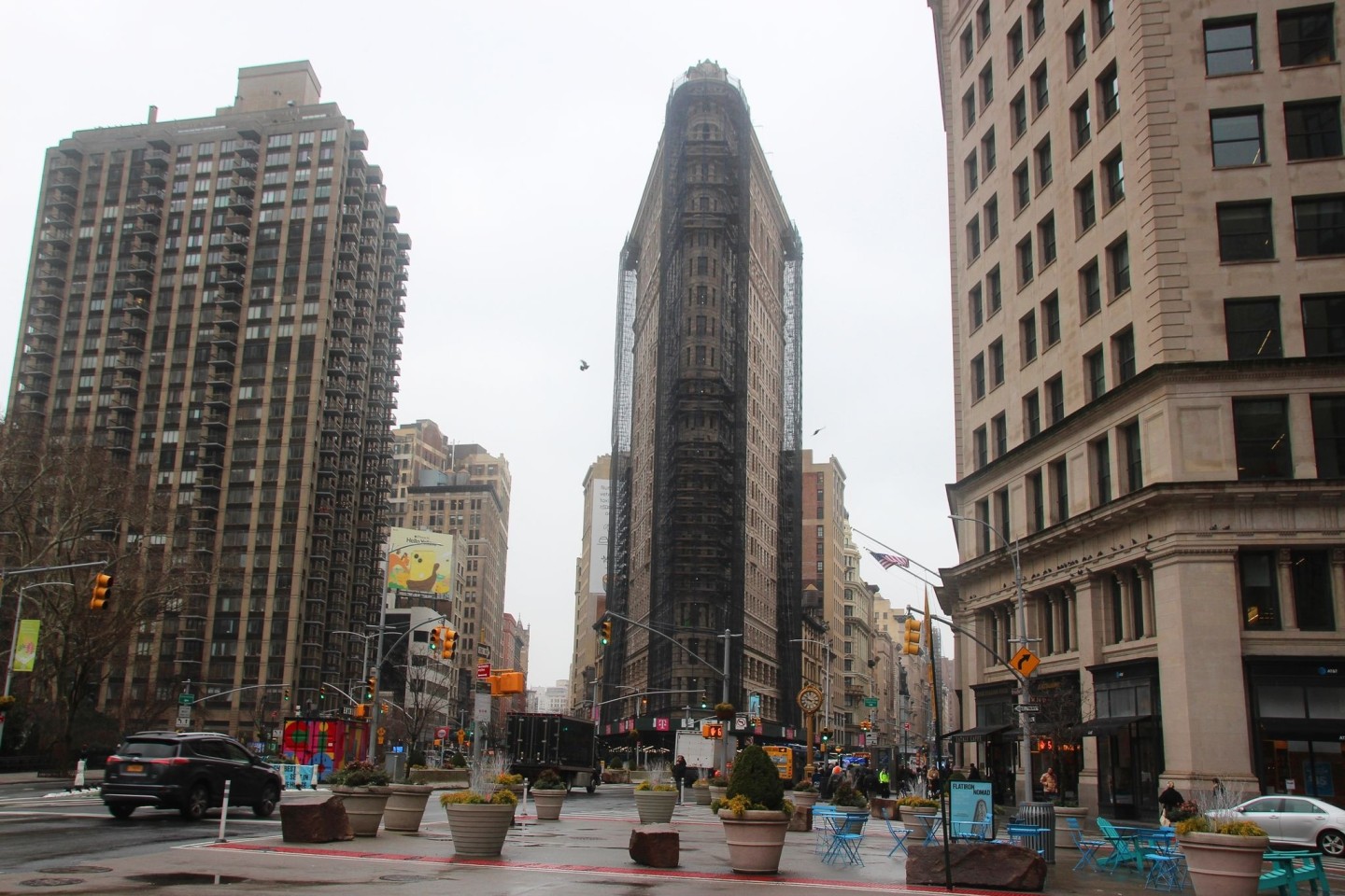 Das teilweise eingerüstete Flatiron Building in dem nach ihm benannten Flatiron District von Manhattan.