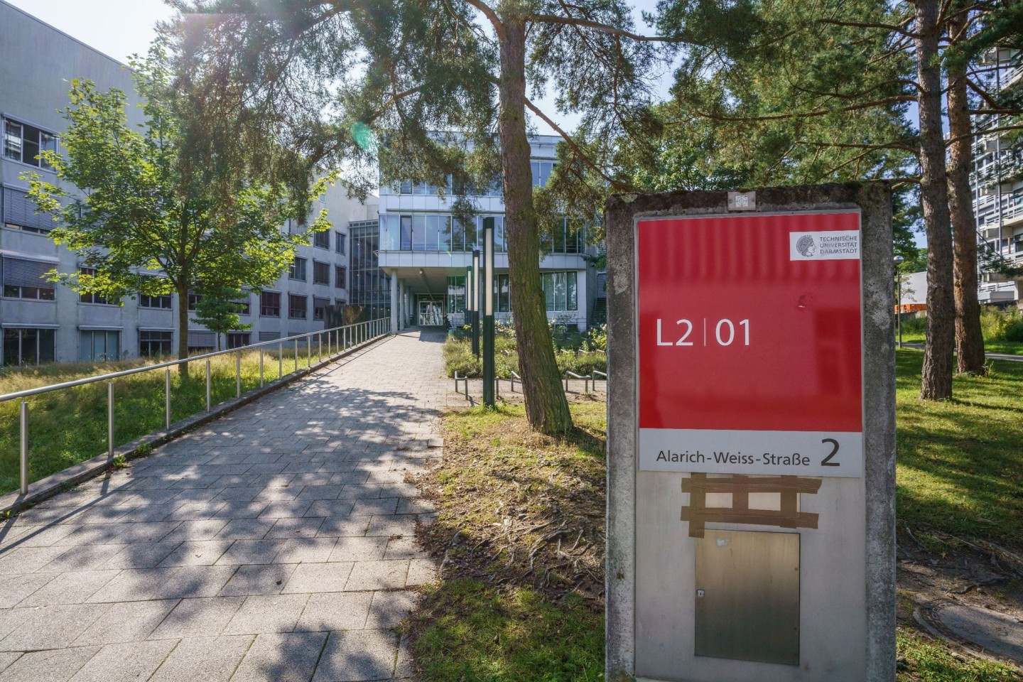 Das Gebäude L2/01 auf dem Campus Lichtwiese der Technischen Universität Darmstadt. Hier gab es vor knapp einem Jahr nach einem mutmaßlichen Giftanschlag sieben Menschen mit Vergiftungsers...