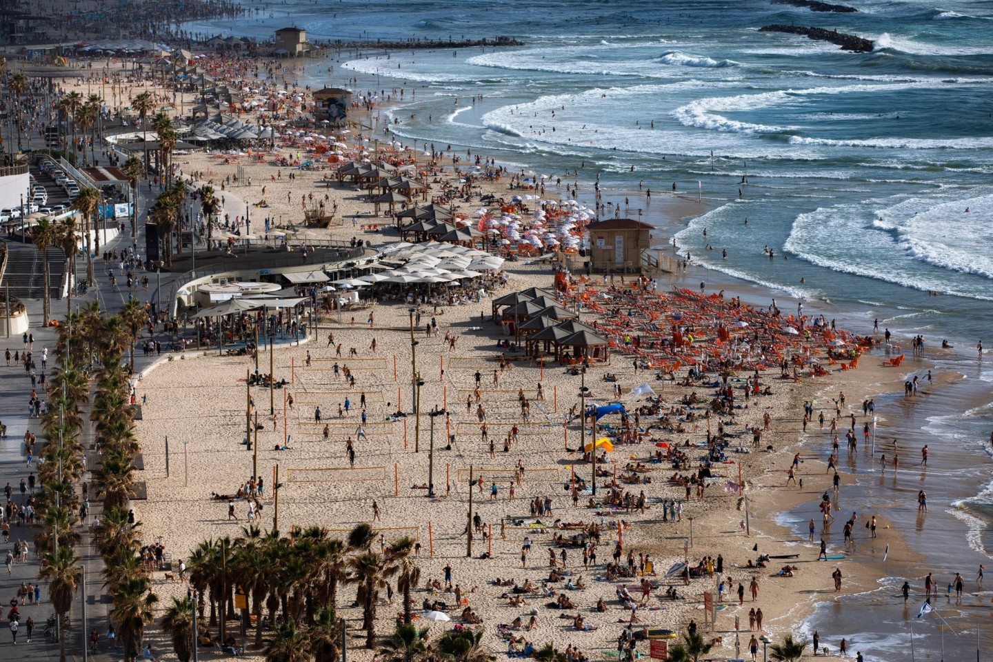 Die israelische Küste ist laut einer Studie mit mehr als zwei Tonnen Mikroplastik verschmutzt.