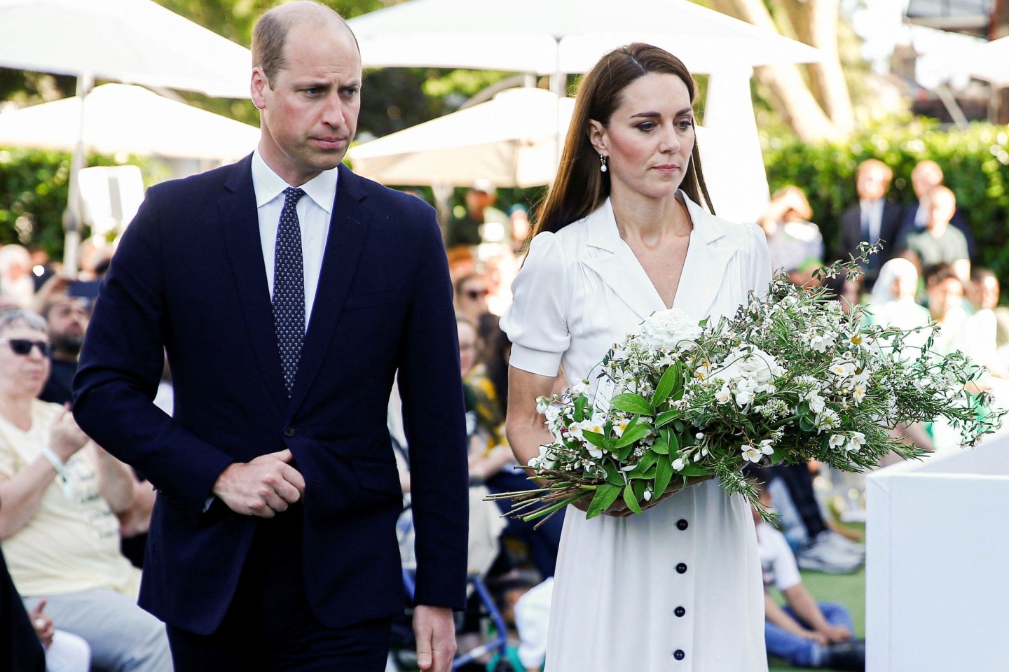Prinz William und Herzogin Kate gedenken der Opfer.