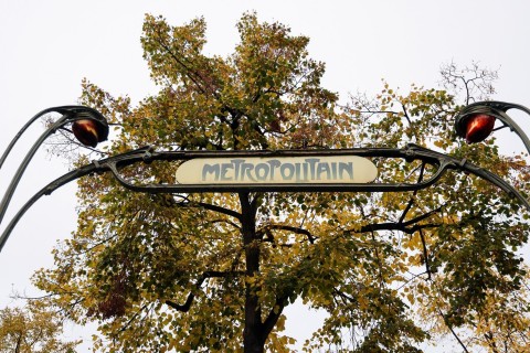 Metro: Paris streitet über Preiserhöhung und miesen Service