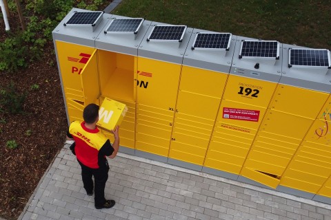 Solarbetriebene DHL Packstation in Warendorf eröffnet