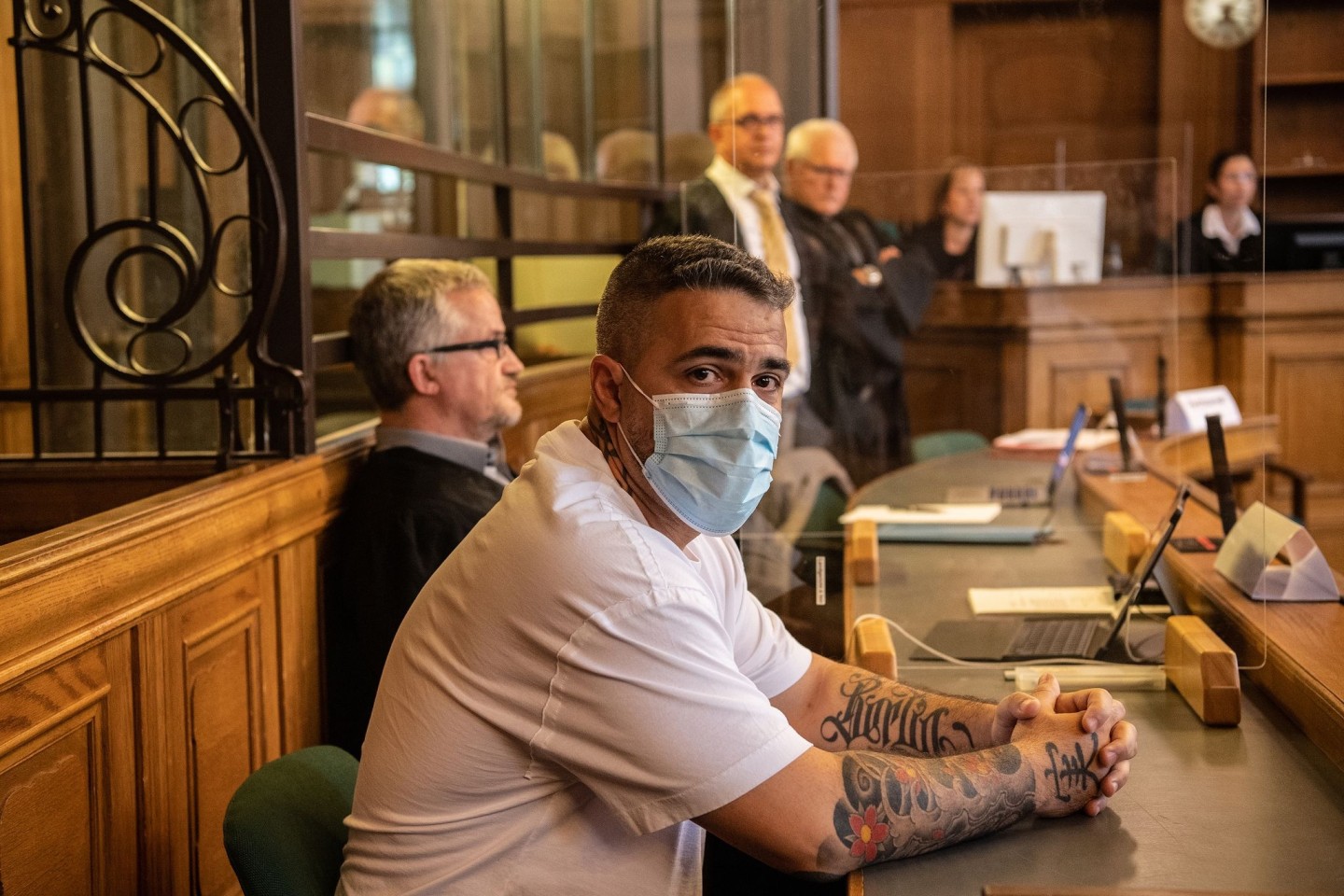 Anis Mohamed Youssef Ferchichi, bekannt als Rapper Bushido, zu Beginn eines Prozesses gegen den Chef einer bekannten arabischstämmigen Großfamilie im Berliner Landgericht.