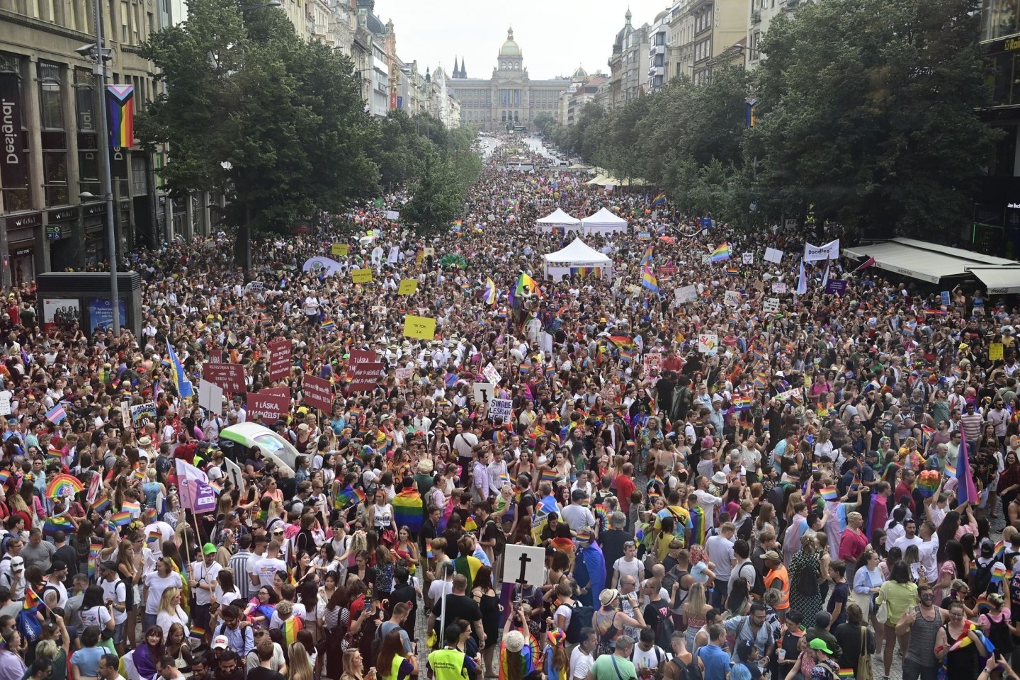 Die Regenbogenparade in Prag.