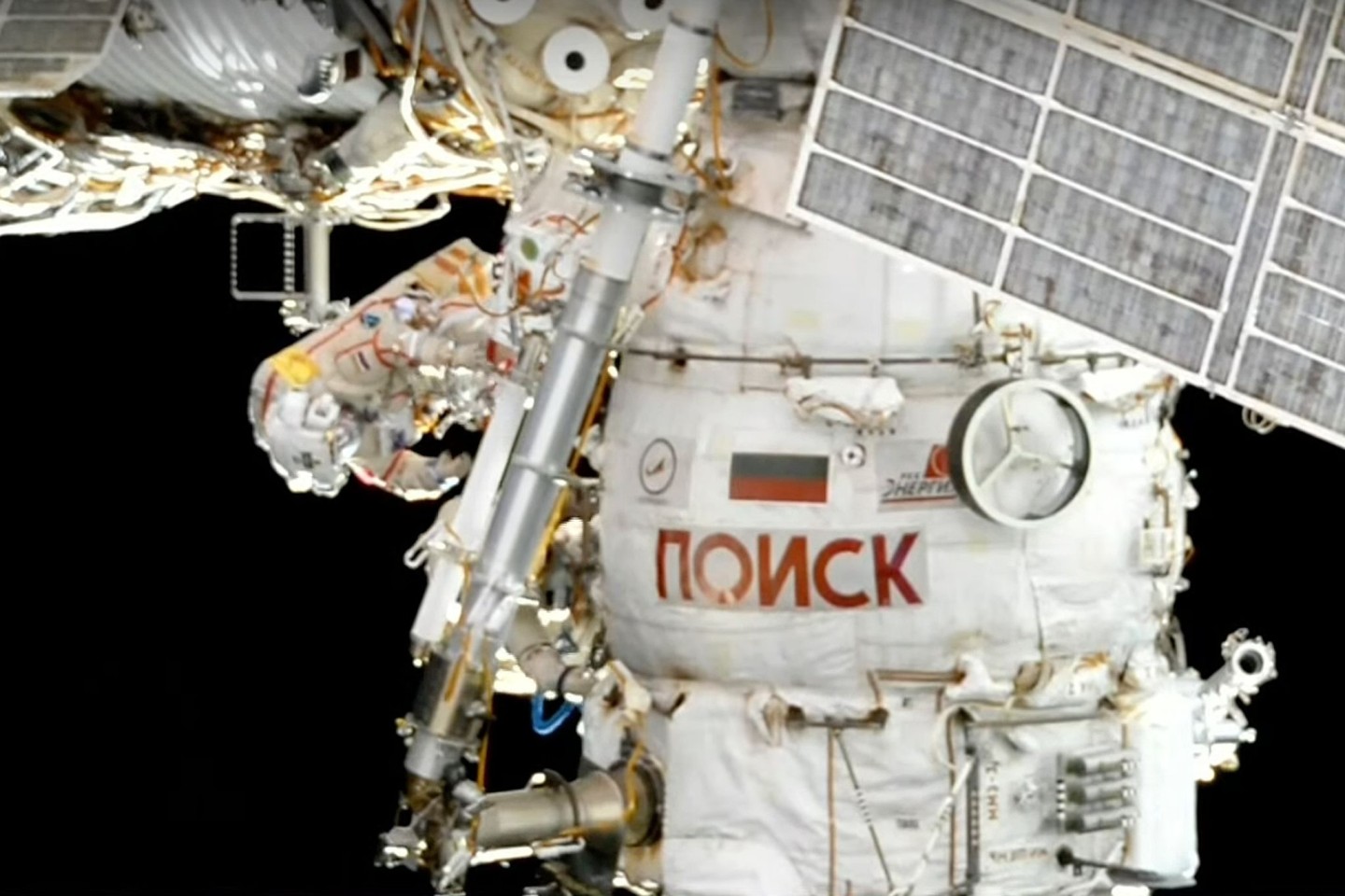 Oleg Artemjew und Denis Matwejew während ihres Weltraumspaziergangs auf der Internationalen Raumstation.