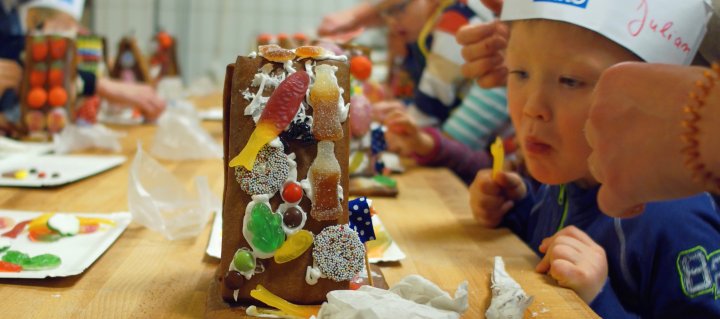 Sassenberger Kinder basteln mit ihren Bäckern
