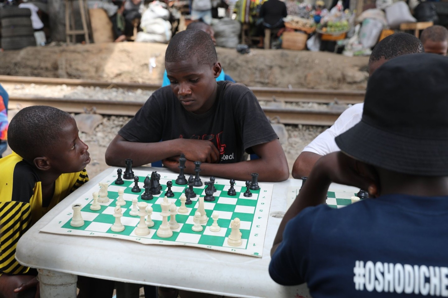 Der 15-Jährige Junior Monday bei einem Treffen der Organisation «Chess in Slums» im nigerianischen Lagos.