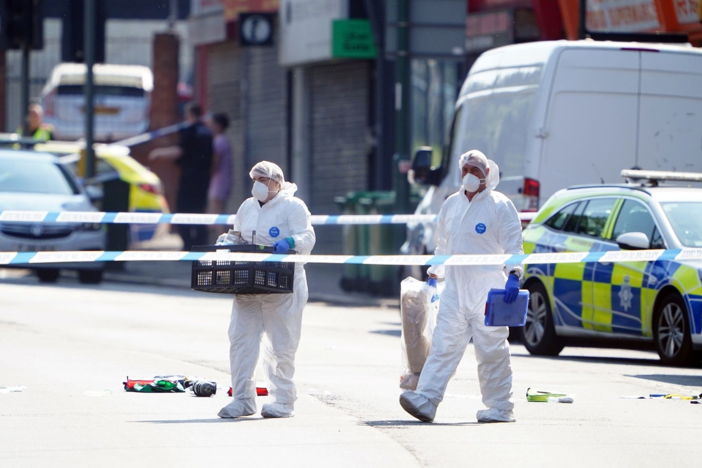 Beamte der Spurensicherung in Nottingham. Im Zentrum der englischen Stadt sind drei Menschen getötet worden.