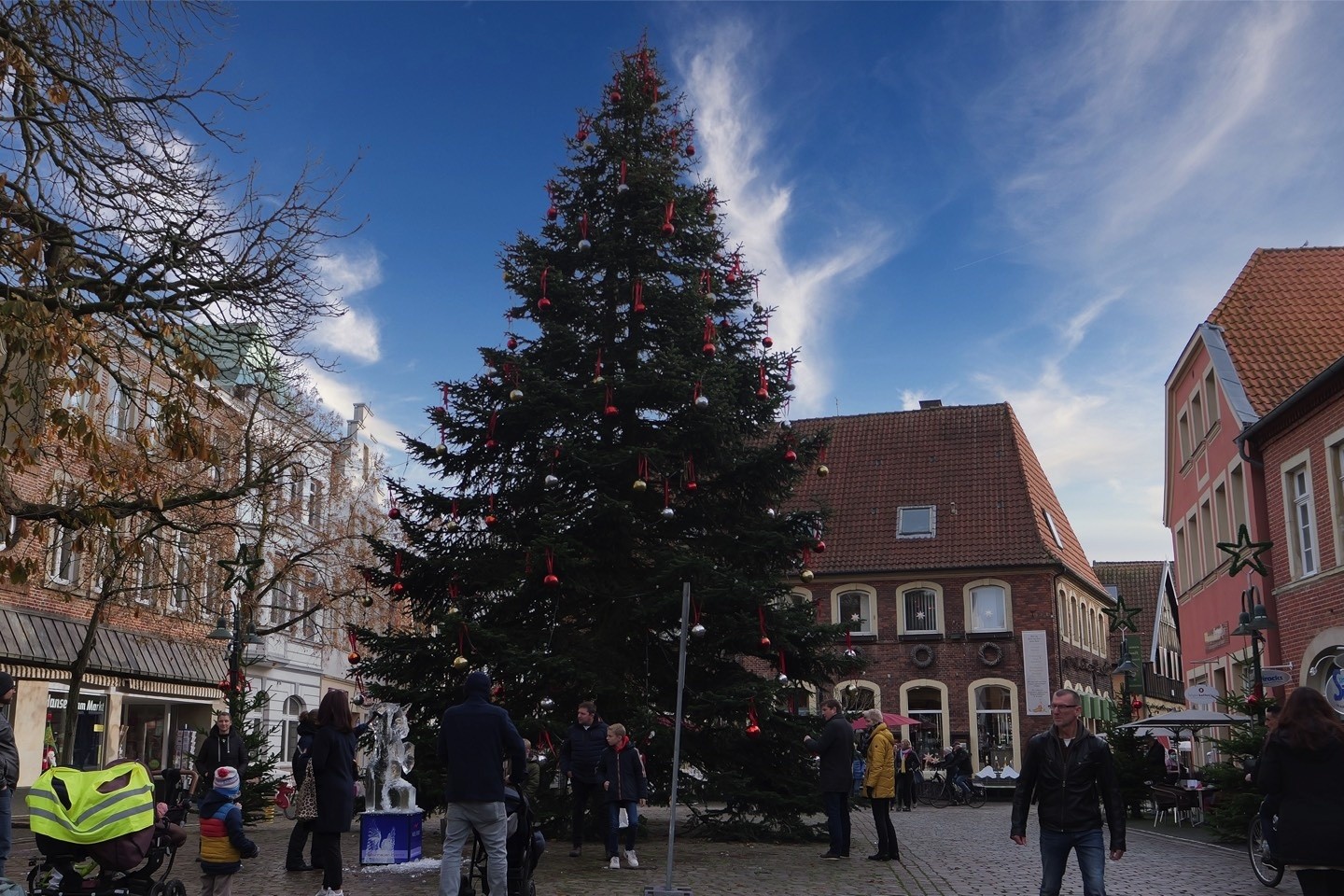 Telgte,Weihnachtsbaum,Marktplatz,LED Lichterkette,Kugeln,Weihnachtskugeln,