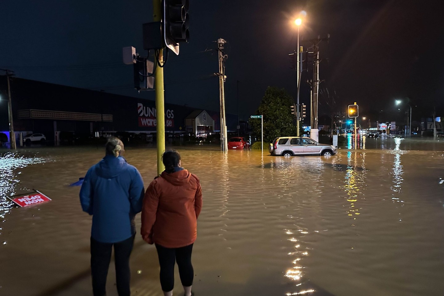 Nach massiven Regenfällen stehen weite Teile Aucklands unter Wasser.