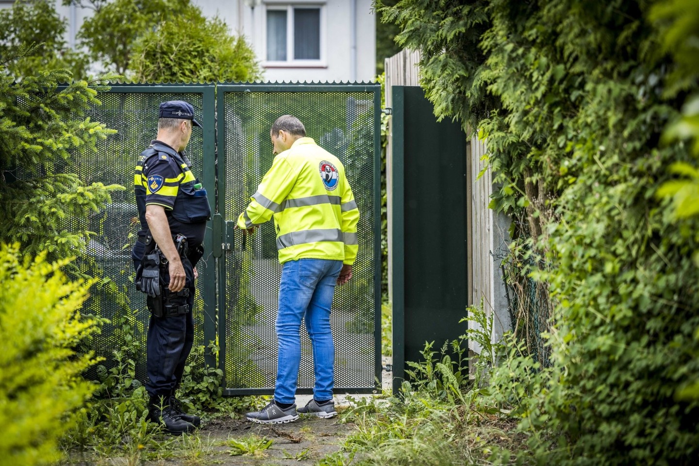 Polizisten bei der Suche nach dem vermissten Neunjährigen in Kerkrade.