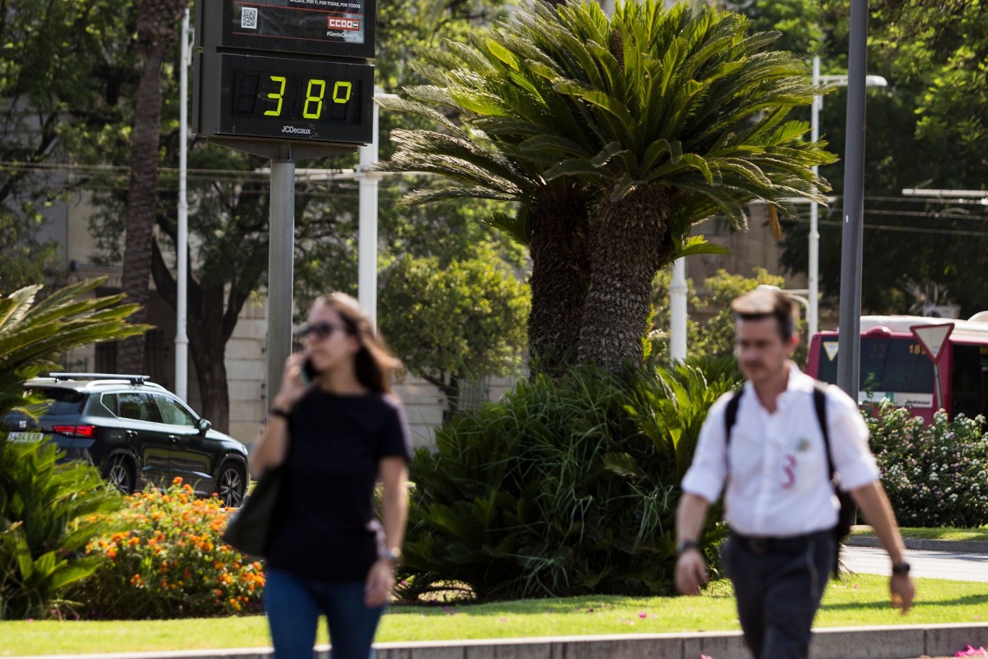 Ein Straßenthermometer in Sevilla zeigt um 10 Uhr morgens bereits 38ºC an.
