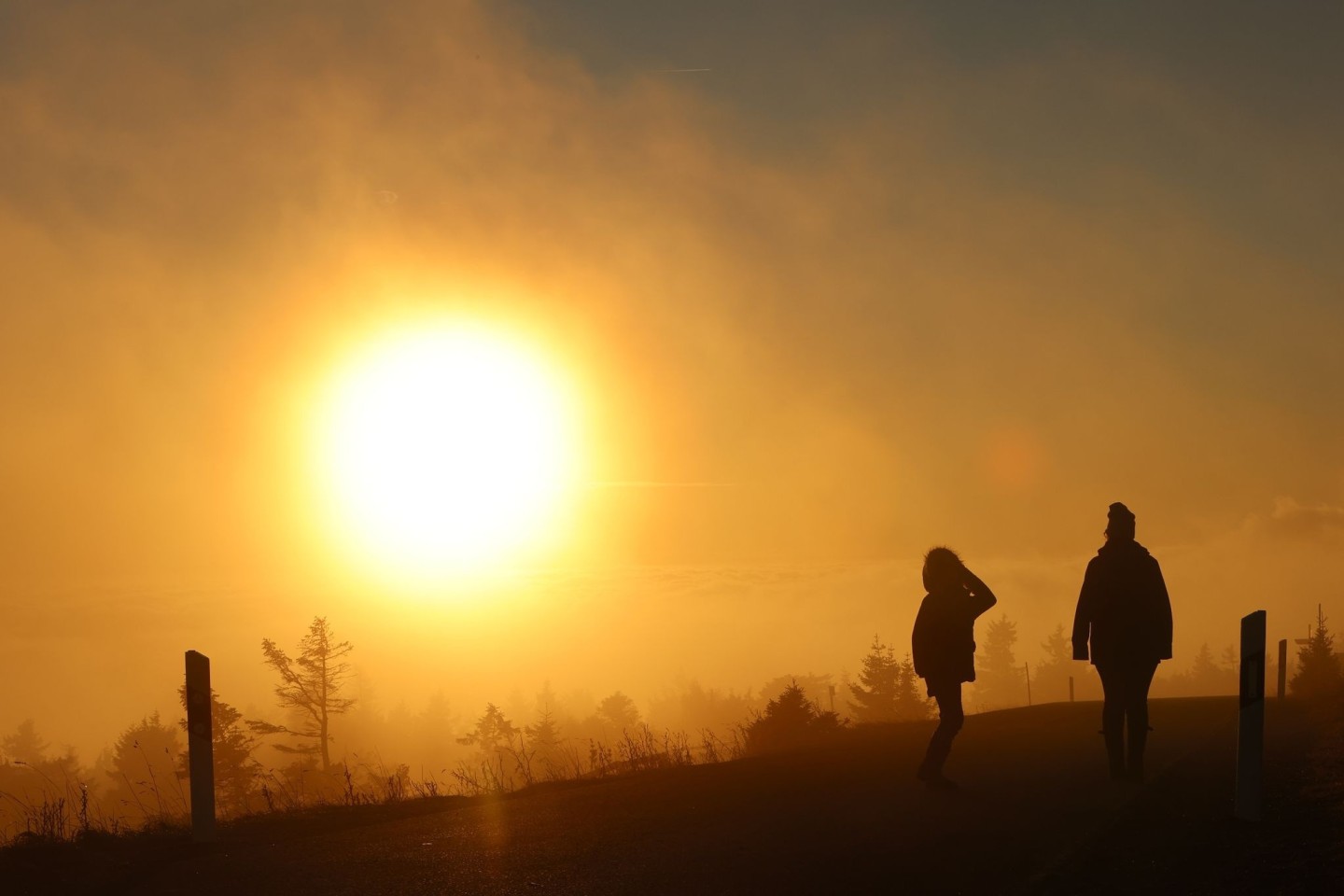 Der Harzgipfel Brocken hat Wanderern am frühen Sonntagmorgen 0,5 Grad beschert.