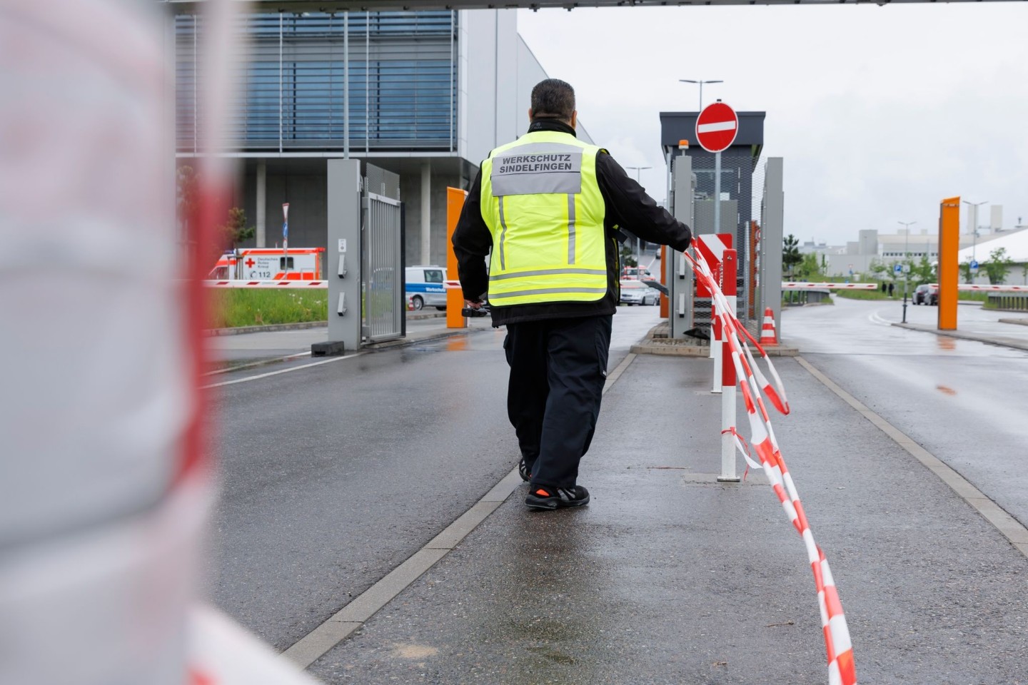 Bei Schüssen auf einem Werksgelände von Mercedes-Benz in Sindelfingen gab es Tote.